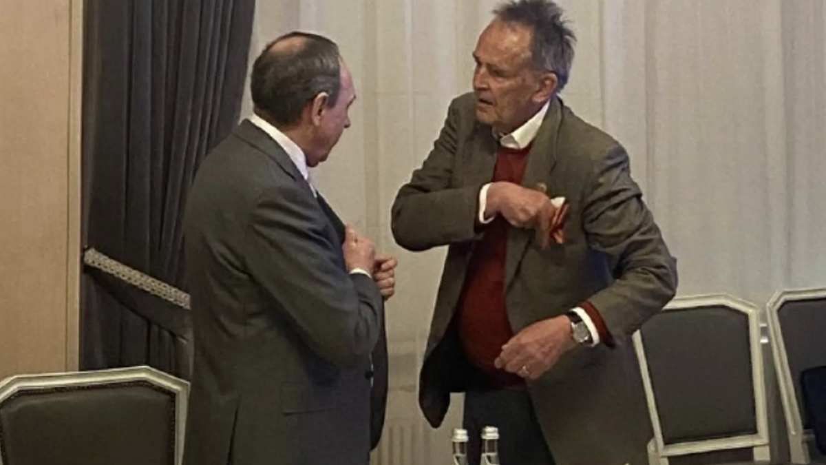 Von der Schulenburg in der Duma: Das Foto davon verbreitete am selben Tage Medwedtschuks Mittelsmann Voloshin.