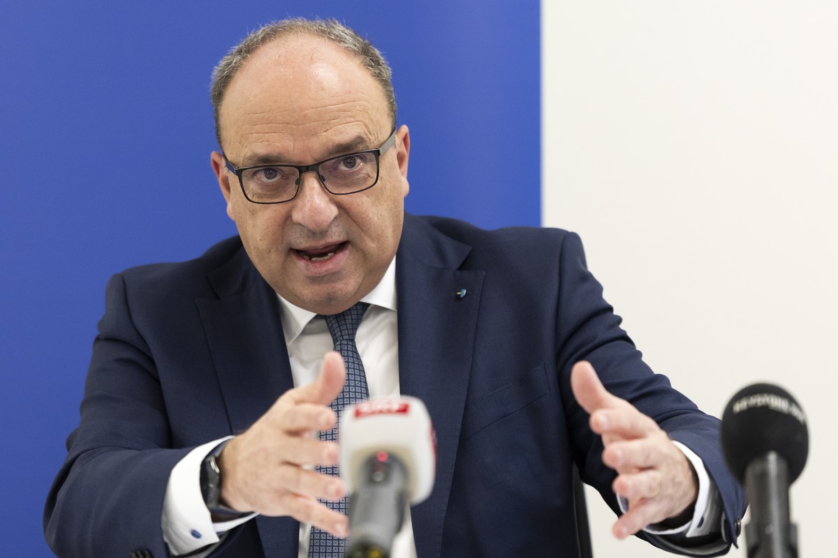 Regierungsrat Markus Dieth, Vorsteher Departement Finanzen und Ressourcen des Kantons Aargau und Praesident KdK, spricht waehrend einer Medienkonferenz der Konferenz der Kantonsregierungen (KDK) mit N ...
