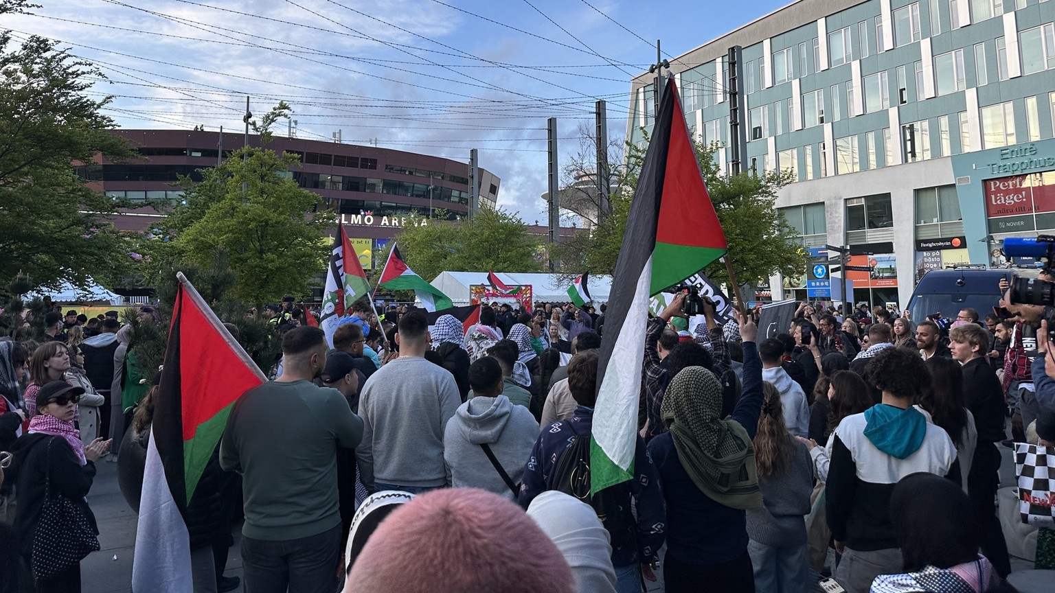 Pro-Palästina-Demo vor der Malmö Arena am ESC 2024.