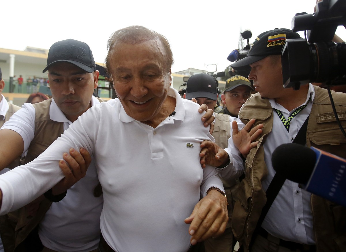 epa10022140 Colombian presidential candidate Rodolfo Hernandez leaves the polling station where he cast his vote in Bucaramanga, Colombia, 19 June 2022. Hernandez and leftist candidate Gustavo Petro a ...
