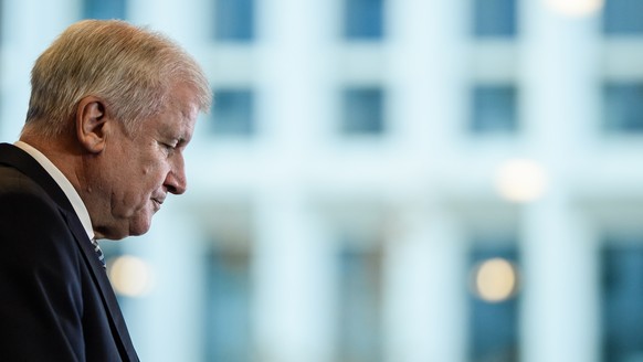 epa07142912 German Minister of Interior, Construction and Homeland Horst Seehofer arrives at a press conference at the Ministry of the Interior in Berlin, Germany, 05 November 2018. Seehofer stated th ...