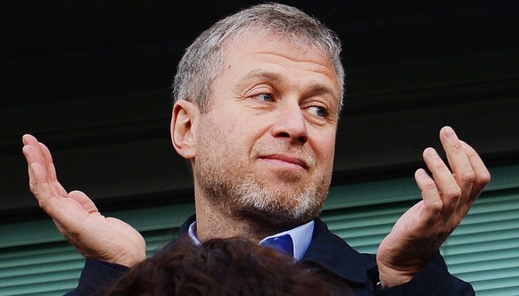epa04136238 Chelsea owner Roman Abramovich applauds during the English Premier League soccer match between Chelsea FC and Arsenal FC at Stamford Bridge in London, Britain, 22 March 2014. Chelsea won 6 ...