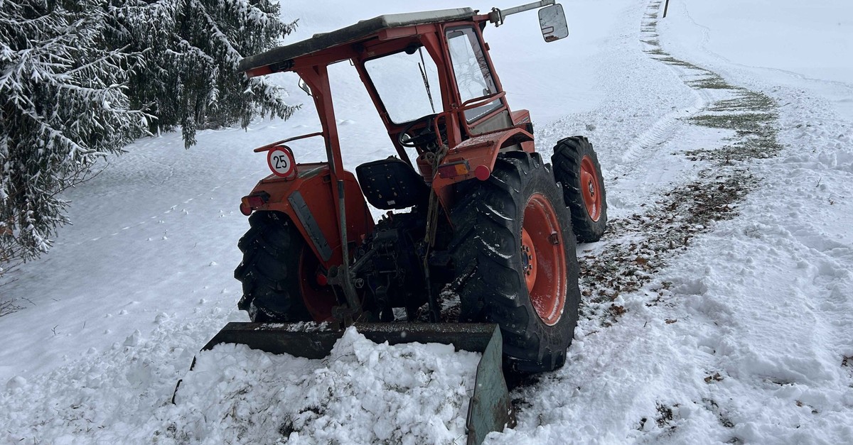 Landwirt-st-rzt-in-Hundwil-AR-von-Traktor-und-wird-schwer-verletzt