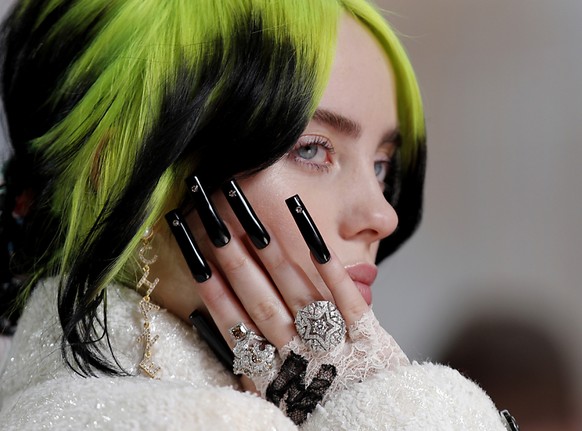 ARCHIV - Billie Eilish kommt im Februar zur Oscar-Verleihung. Foto: John Locher/AP/dpa/Archiv