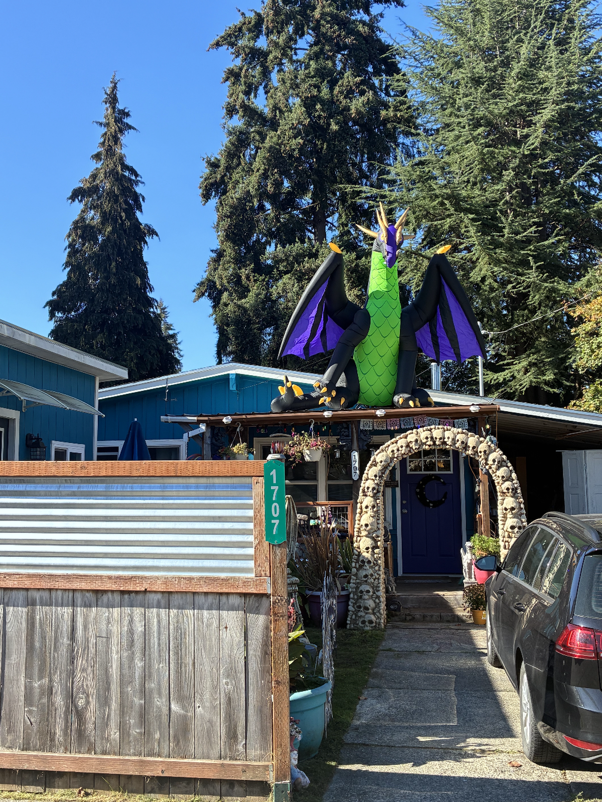 De l’Etat de Washington au Texas, découvrez 31 photos de maisons américaines décorées pour Halloween, entre squelettes géants et monstres gonflables.