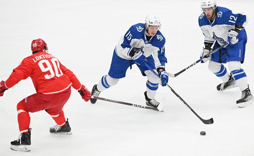 Russia Ice hockey, Eishockey Kontinental League Spartak - Dynamo 8335401 08.12.2022 From left, Spartak s Andrei Loktionov, Dynamo s Jakob Lilja and Dynamo s Alexander Skorenov vie for a puck during th ...