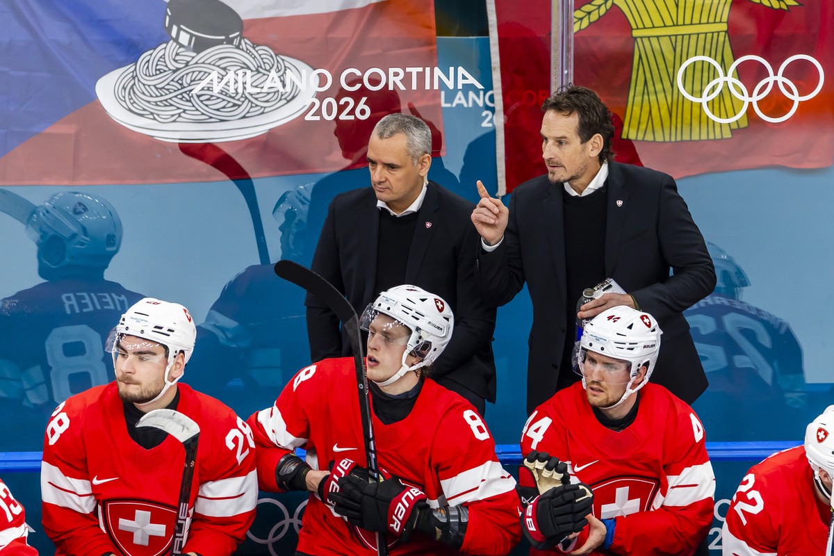 KEYPIX - Patrick Fischer, right, head coach of Switzerland national ice hockey team, gestures next to Jan Cadieux, left, assistant coach of Switzerland national ice hockey team, during the men's  ...