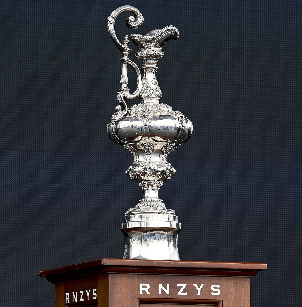 16th March 2021 Waitemata Harbour, Auckland, New Zealand The Auld Mug on display. 36th America s Cup Race Village, Auckland Viaduct, New Zealand PUBLICATIONxNOTxINxUK ActionPlus12275104 ALAN_LEE