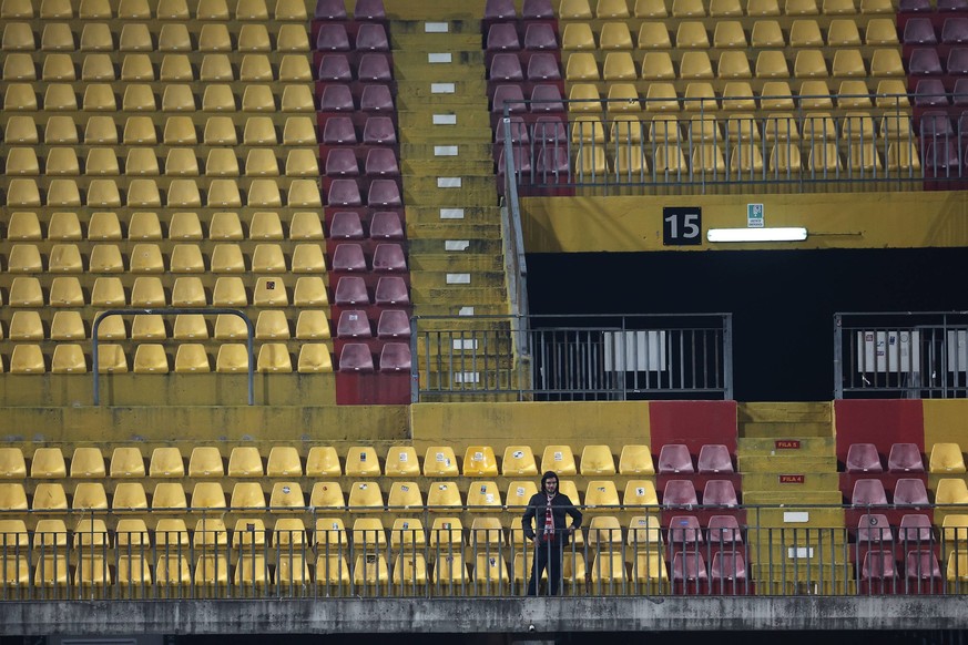 Foto Alessandro Garofalo/LaPresse 01 Marzo 2023 - Benevento, Italia calcio Benevento vs Sudtirol - Campionato di calcio Serie BKT 2022/2023 - Stadio Ciro Vigorito. Nella foto: il singolo tifoso del Su ...