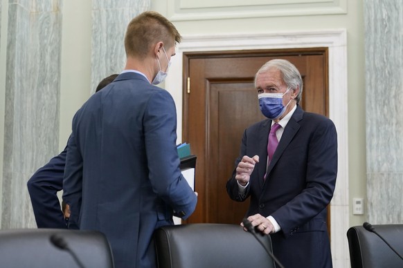 epa09497599 Sen. Ed Markey, D-Mass., (R) arrives for a Senate Commerce, Science and Transportation Subcommittee on Consumer Protection, Product Safety and Data Security hearing on children&#039;s onli ...