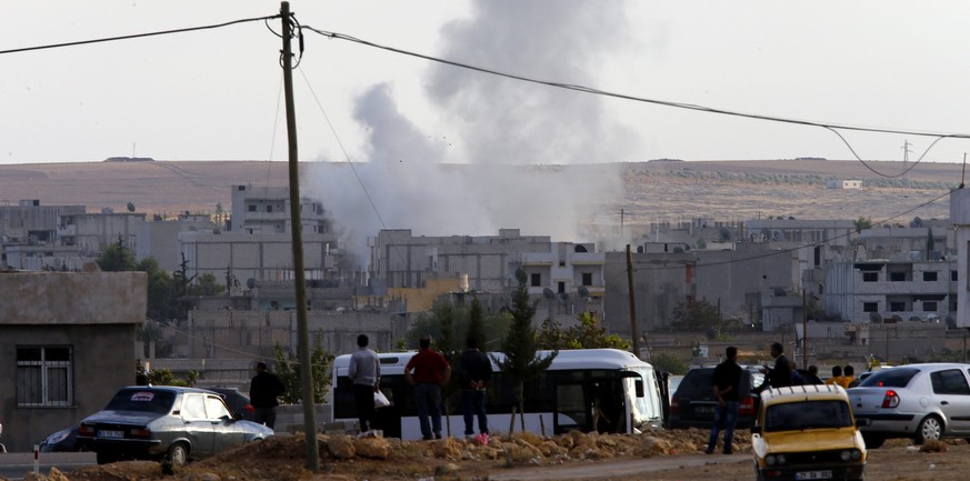 Ein Geschoss der IS-Terrormiliz trifft die Stadt Ain Al-Arab an der syrisch-türkischen Grenze am 29. September 2014.
