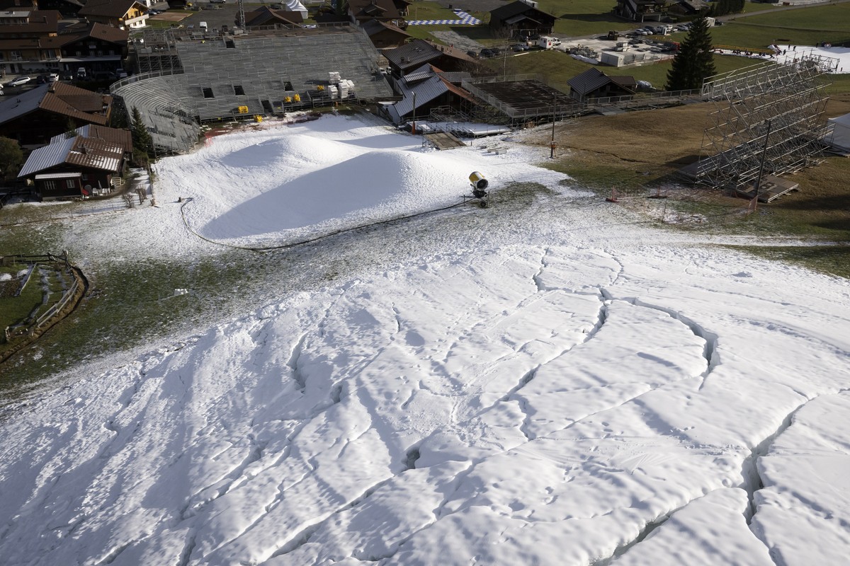 General view of the final slope before the finish area covered with artificial snow, of the Alpine Skiing FIS Ski World Cup, at Adelboden, Switzerland, Wednesday, December 28, 2022. The alpine skiing  ...