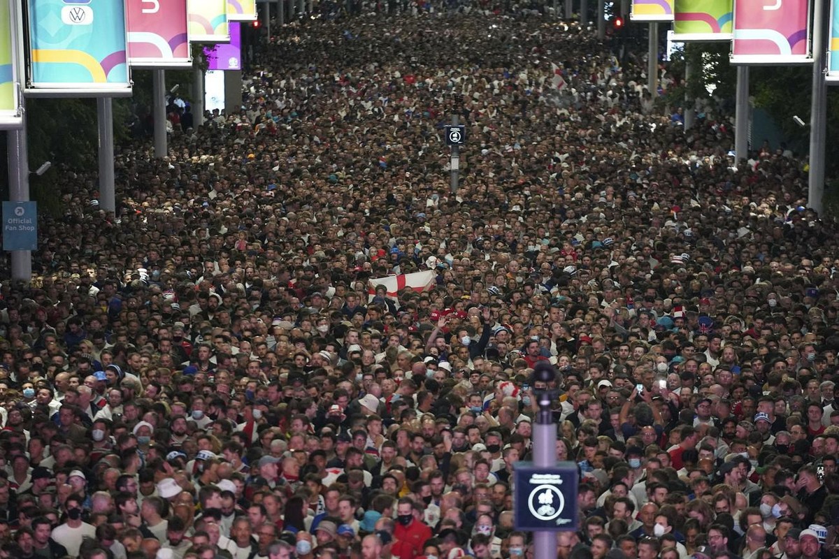Angleterre-Danemark: Wembley a accueilli 60 000 spectateurs. Une folie?