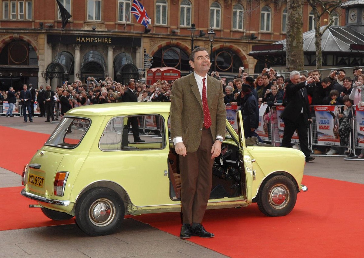 epa00966761 British actor Rowan Atkinson arrives for the British charity film premiere of Steve Bendelack's new movie, 'Mr. Bean's Holiday', held at the Odeon Leicester Square, cen ...