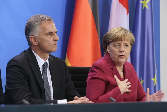 Bedauert den Entscheid, die deutsche Bundeskanzlerin Angela Merkel.