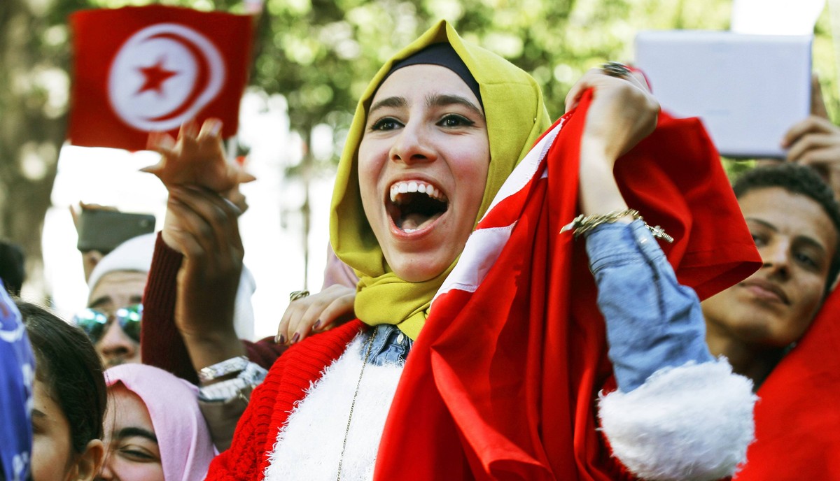 A woman shouts slogans during celebrations marking the fourth anniversary of Tunisia's 2011 revolution, in Habib Bourguiba Avenue in Tunis January 14, 2015. REUTERS/Anis Mili (TUNISIA - Tags: POL ...