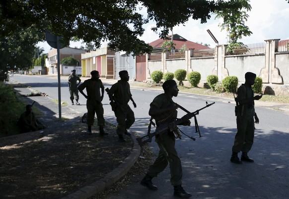 Regierungstreue Soldaten in der Hauptstadt Bujumbura.