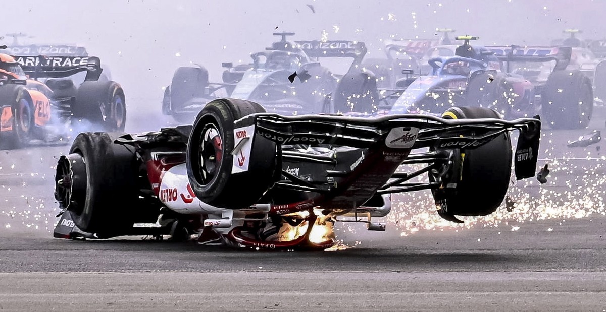 epaselect epa10049698 Chinese Formula One driver Guanyu Zhou of Alfa Romeo Racing crashes during the Formula One Grand Prix of Britain at the Silverstone Circuit, Silverstone, Britain, 03 July 2022. E ...