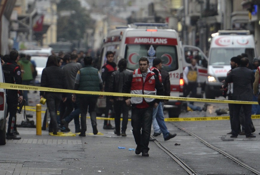 Polizei und Rettungskräfte am Ort des Anschlags in Istanbul.&nbsp;