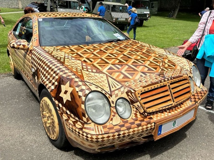 Österreichischer Holz-Mercedes, irgendwer?

https://www.reddit.com/r/SchizophreniaRides/comments/jxq7pu/not_blatantly_offensive_like_most_posted_here_but/