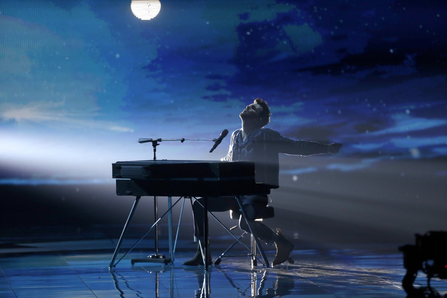 epa07577119 Contest Duncan Laurence of Netherlands, performs during the Second Semi-Final of the 64th annual Eurovision Song Contest (ESC) at the Expo Tel Aviv, in Tel Aviv, Israel, 16 May 2019. The G ...