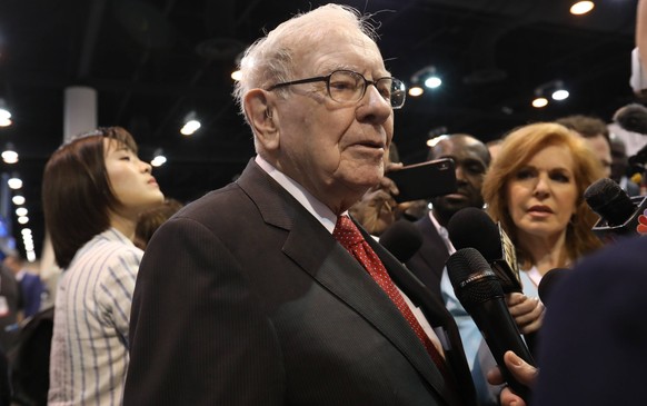 190504 -- OMAHA U.S., May 4, 2019 Xinhua -- Warren Buffett, chairman and CEO of Berkshire Hathaway, speaks to reporters during the company s annual shareholders meeting in Omaha, the United States on  ...