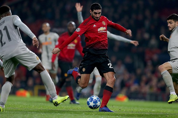 epaselect epa07193863 Manchester United&#039;s Marouiane Fellaini (C) scores during the UEFA Champions League group H soccer match between Manchester United and BSC Young Boys at Old Trafford Stadium, ...