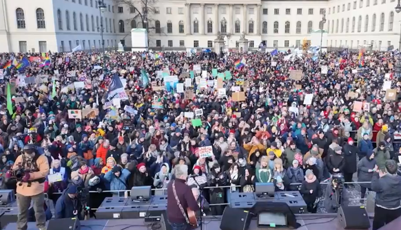 Rund 30'000 Menschen beteiligten sich am Protest gegen die AfD.