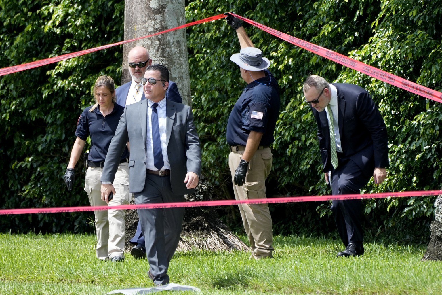 Law enforcement officials work outside of the Trump International Golf Club after the apparent assassination attempt of Republican presidential nominee and former President Donald Trump Monday, Sept.  ...