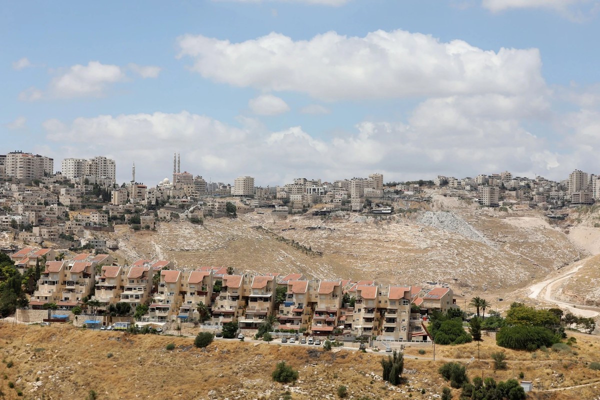 La colonie de Ma'aleh Adumim et la ville palestinienne d'Al-Eizariya.