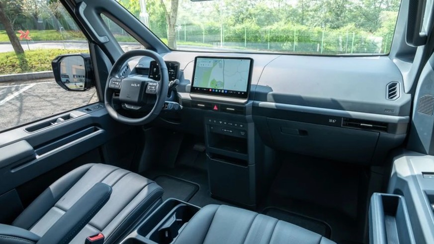 Aufgeräumt, optisch weitgehend unauffällig und gut ausgestattet: So präsentiert sich der Innenraum des Fahrzeugs.