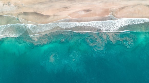 Ganz allein Spuren im Sand hinterlassen an der Playa Grande.