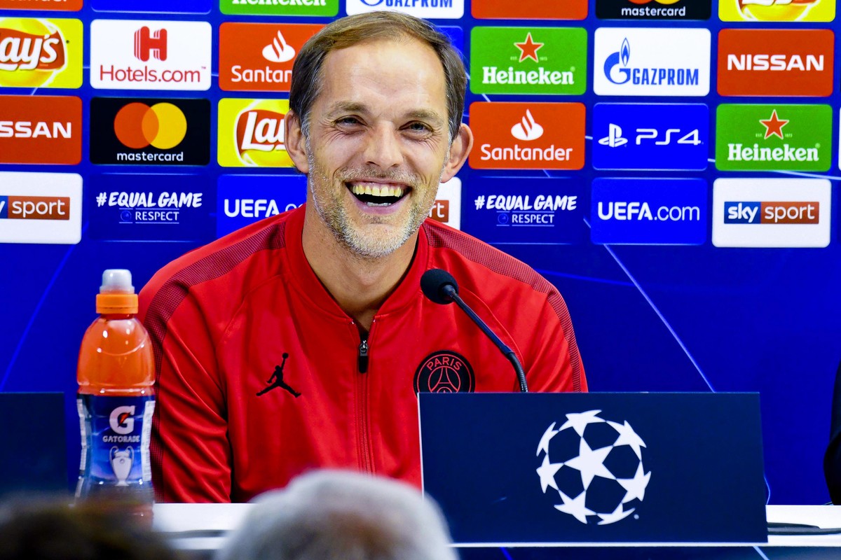 epa07143588 Paris Saint-Germain's head coach Thomas Tuchel laughs during a press conference in Naples, Italy, 05 November 2018. Paris Saint-Germain (PSG) will face SSC Napoli in their UEFA Champi ...