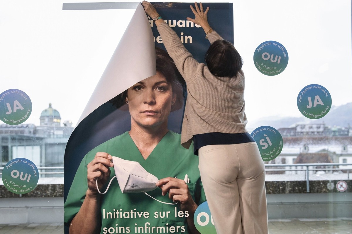 L'initiative en matière de soins infirmiers exigeait la formation d'un plus grand nombre de personnels infirmiers, mais sa mise en œuvre ne fait que commencer lentement.