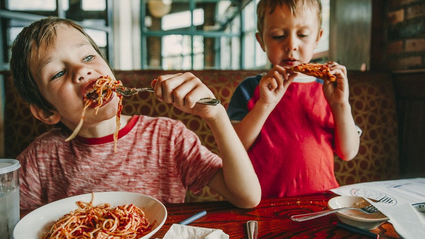 Kinder, Restaurant, Pizza, Spaghetti, Eltern