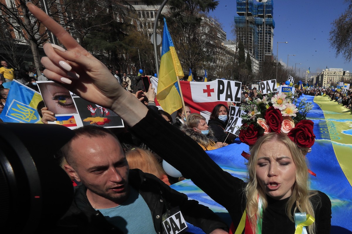 epa09789146 People protest during a rally against the Ukraine war in Madrid, Spain, 27 February 2022. Russian troops entered Ukraine on 24 February prompting the country's president to declare ma ...