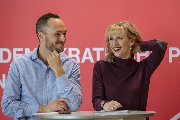 Die Kandidaten fuer die SP Praesidentschaftswahlen, Priska Seiler Graf , rechts, und Mathias Reynard, links, anlaesslich des Parteitag der SP Luzern vom Samstag, 8. Februar 2020 im Pfareiheim in Hitzk ...