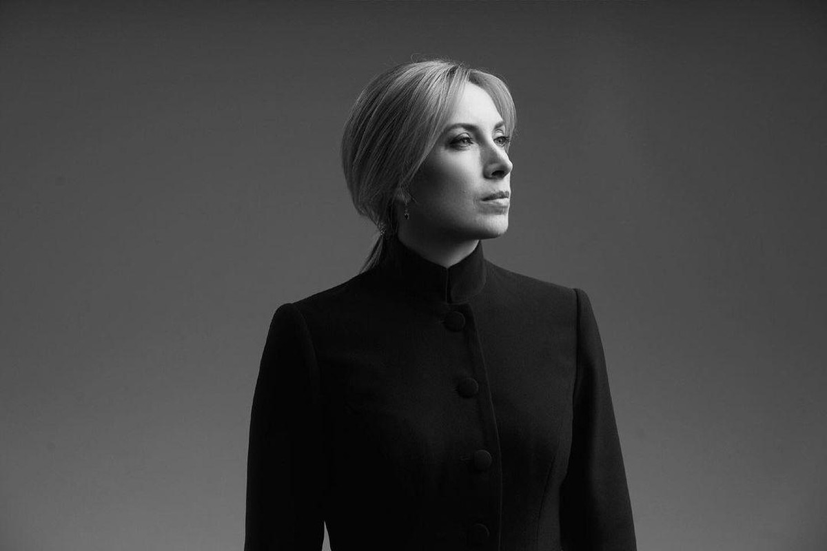 Considérée comme l'une des femmes les plus élégantes d'Ukraine, la vice-ministre Iryna Vereshchuk, 42 ans, est surtout en charge de l'épineux dossier du Donbass.