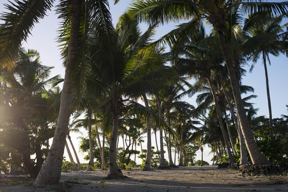 Aitutaki. Cook Island. Polynesia. South Pacific Ocean. Some kayaks await tourists on the beach in Aitutaki Lagoon Resort &amp; Spa Hotel. Go Kayaking - Kayaking is an easy, fun, and relaxed way to exp ...