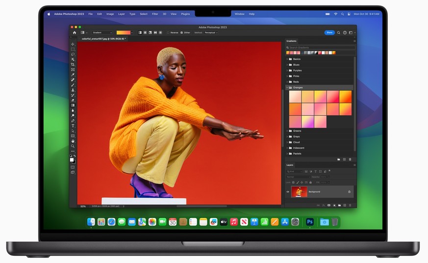 Das MacBook Pro mit M3 Pro bietet laut Apple eine schnellere Performance von Filtern und Funktionen in Adobe Photoshop.
