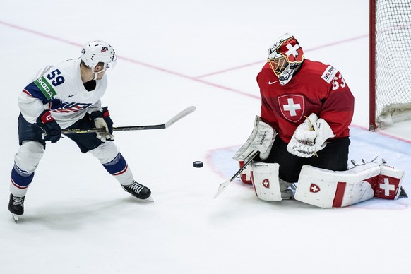 Switzerland&#039;s goaltender Leonardo Genoni, right, in action against United States&#039; Ben Meyers during the Ice Hockey World Championship quarter final match between Switzerland and the United S ...