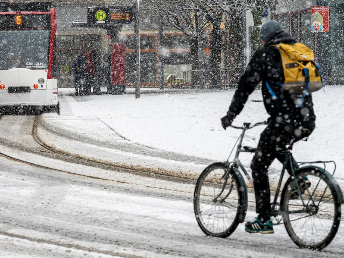 Radfahren im Winter: So bleibst du sicher auf Schnee und Eis