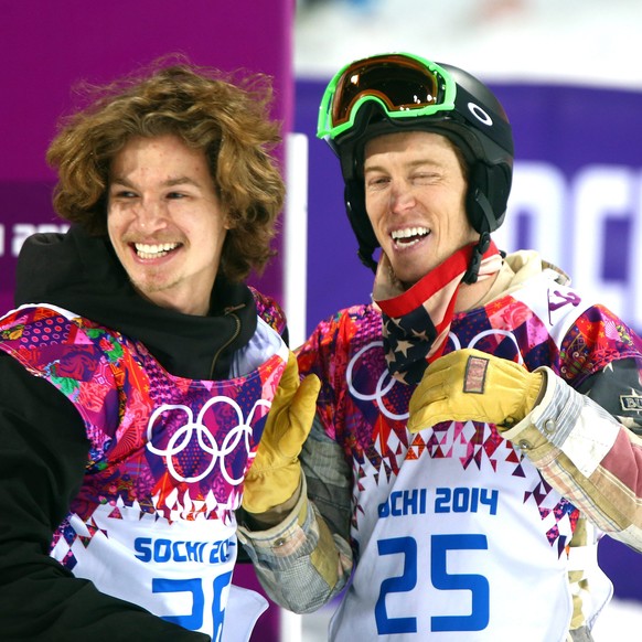 epa04070204 Gold medalist Iouri Podladtchikov of Switzerland (L) reacts with Shaun White of USA (R) after the Men's Snowboard Halfpipe Final at Rosa Khutor Extreme Park at the Sochi 2014 Olympic  ...