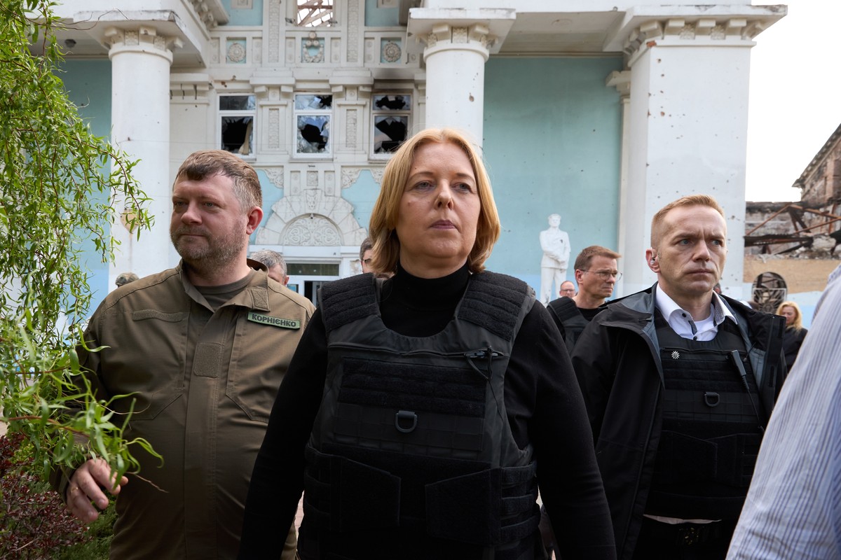 epa09934328 German Parliament 'Bundestag' President Baerbel Bas and first deputy chairman of Ukrainian Parliament Oleksandr Kornienko inspect destroyed house of culture during a visit to the ...
