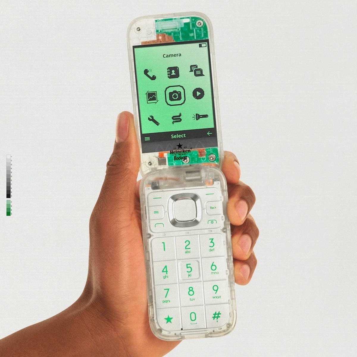 Das «Boring Phone», vorgestellt von Biermarke Heineken und HMD, einem Handy-Hersteller, der sich die Rechte an der Marke Nokia für Smartphones und Feature-Phones gesichert hat.