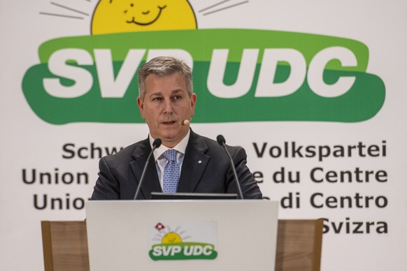 Der SVP Parteipraesident Marco Chiesa anlaesslich der Delegiertenversammlung der SVP Schweiz vom Samstag, 22. Oktober 2022 im Schulhaus Staffeln in Luzern. (KEYSTONE/Urs Flueeler).