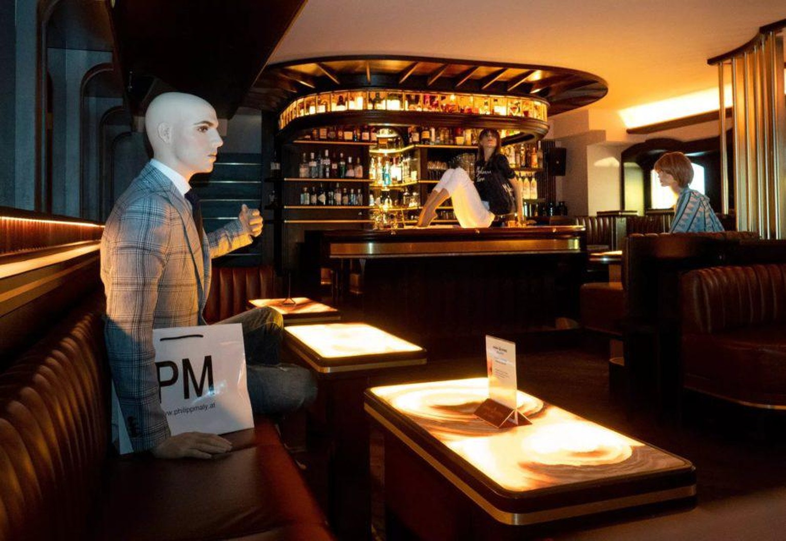 the inn at little washington social distancing mannequins schaufensterpuppen coronavirus covid-19 virginia food essen https://dc.eater.com/2020/5/12/21252237/dc-restaurant-the-inn-at-little-washington ...