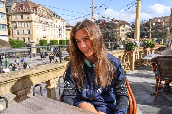 Fotball-EM kvinner 2025 NeuchÃ¢tel, Sveits 20250708. Intervjuer med hovedtrener Gemma Grainger og Tuva Hansen utenfor det norske spillerhotellet Beau-Rivage i NeuchÃ¢tel under EM i fotball for kvinner ...
