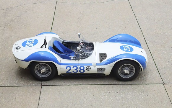 1959 Maserati Tipo 61 Birdcage
$3,000,000 - $4,000,000


https://www.goodingco.com/lots?filtersInput%5BauctionType%5D%5B0%5D=Live%20Auction&amp;filtersInput%5BauctionYear%5D%5B0%5D=2026&amp;filtersInp ...