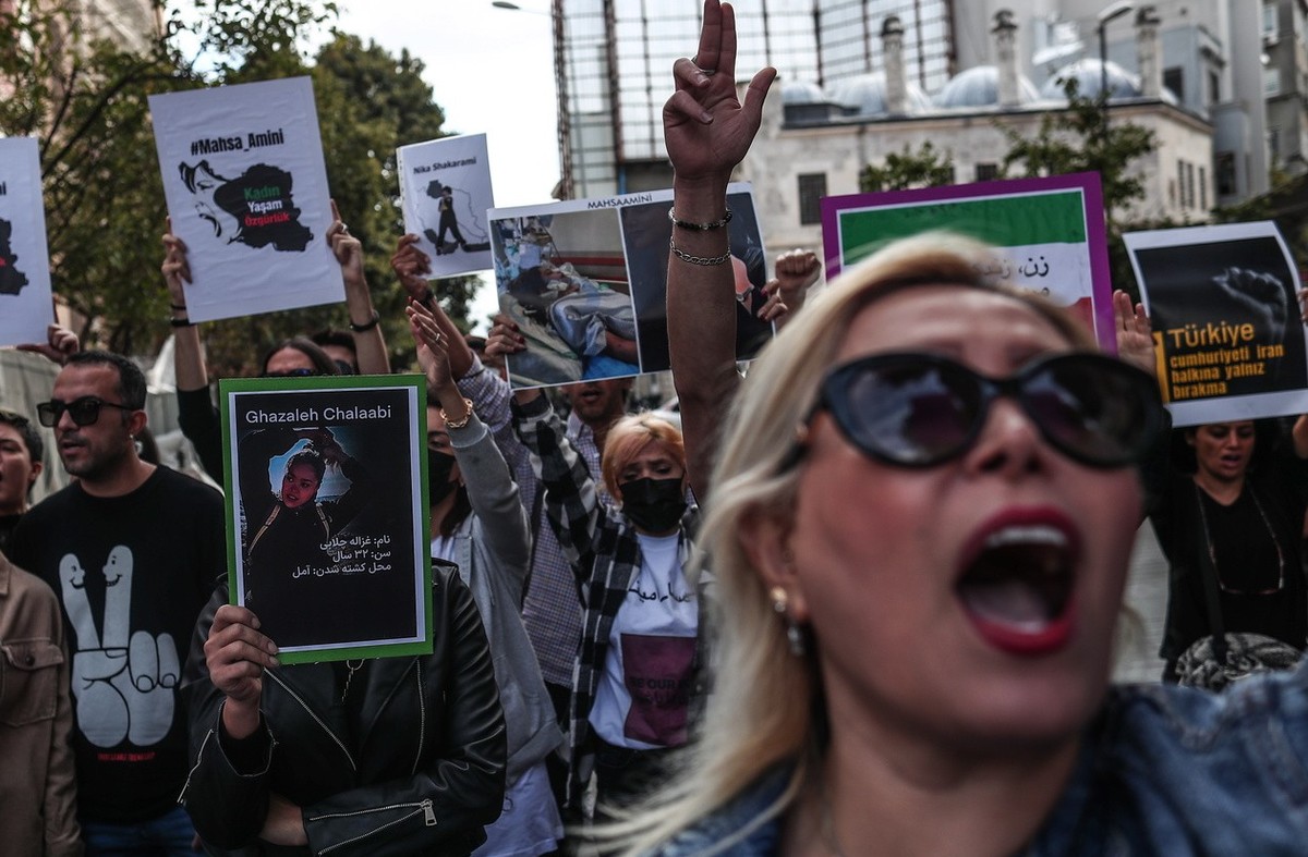 epa10229069 Iranian protesters shout slogan during a protest following the death of Iranian Mahsa Amini, in Istanbul, Turkey, 07 October 2022. Amini, a 22-year-old Iranian woman, was arrested in Tehra ...